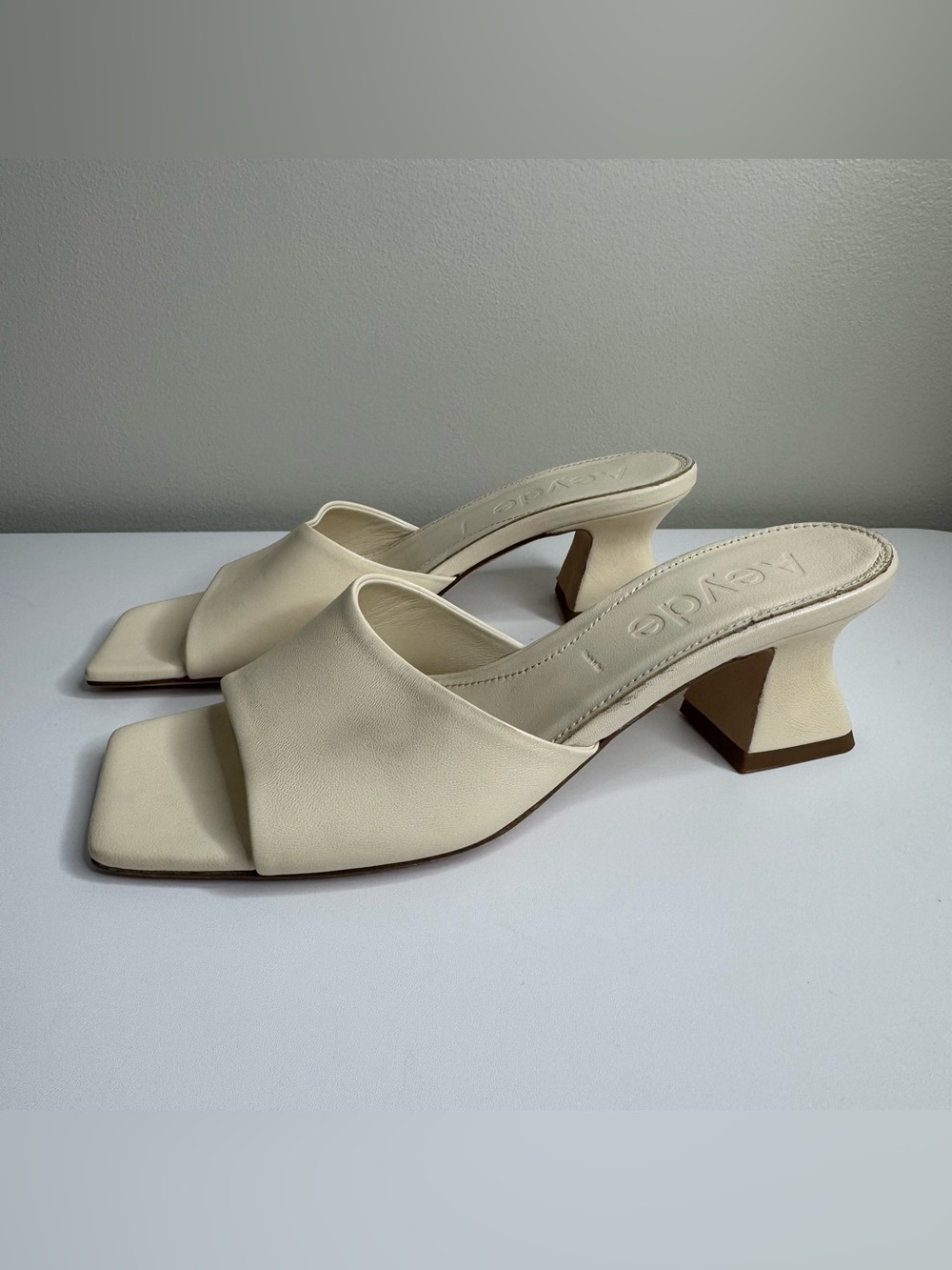 NEW Aeyde Cream Ecru Leather Flare Heel Slip On Mule Sandals Size 38.5